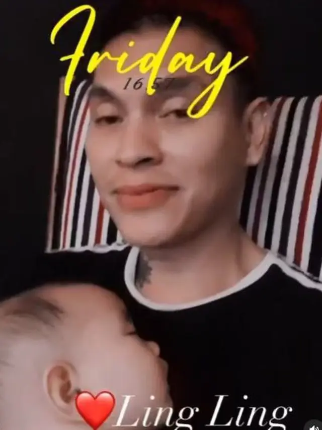 5 Potret Hudson IMB saat Momong Cucu, Penuh Kasih Sayang