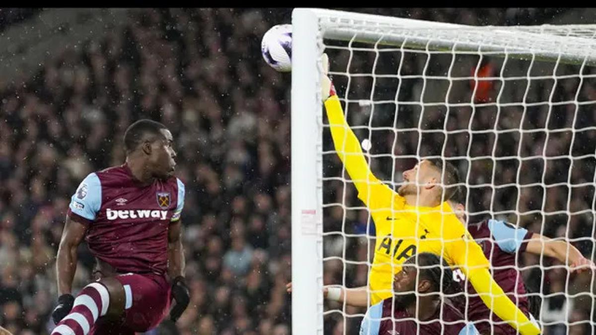 Kiper Tottenham Ungkap Main 60 Menit dengan Ankle Patah saat Melawan Man City