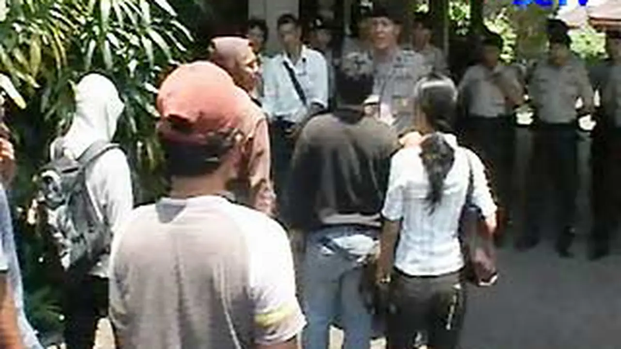 091020ddemo-bali.jpg