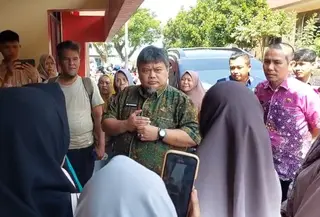600 warga mengajukan pengaduan ke Dinas Pendidikan dan Kebudayaan (Disdikbud) Kota Bandar Lampung terkait hasil Seleksi Penerimaan Murid Baru (SPMB) jenjang SMP. (Liputan6.com/Ardi Munthe).