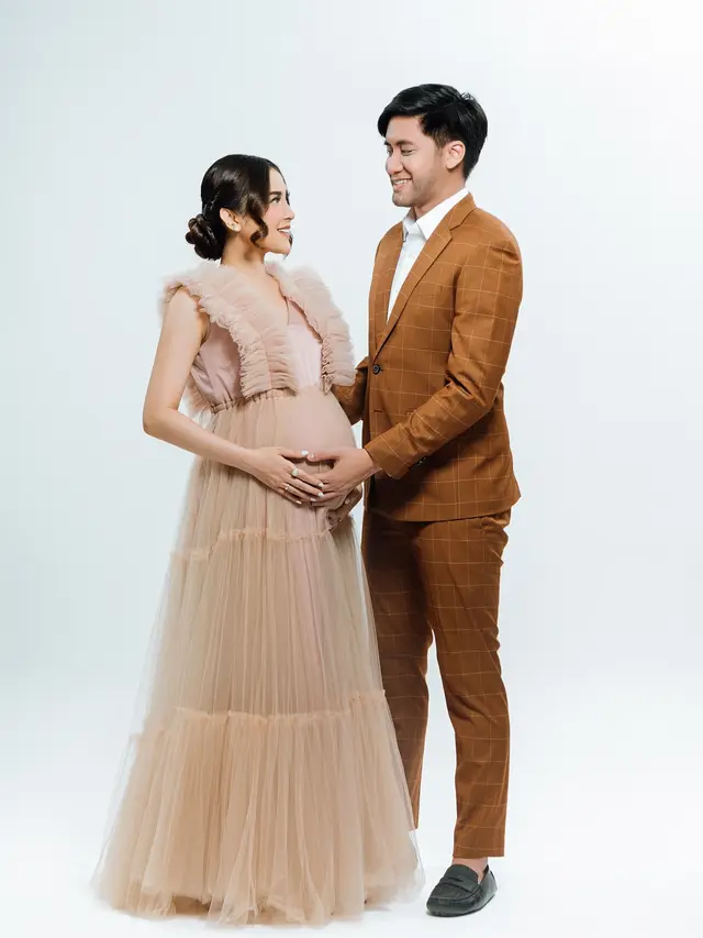 Potret Maternity Shoot Vicy Melanie di Kehamilan 37 Minggu, Romantis dengan Kevin Aprilio