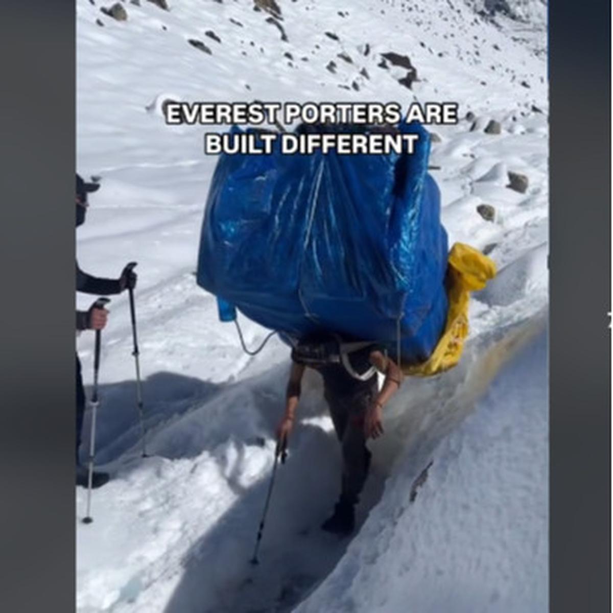 Potret Tangguhnya Sherpa Porter Gunung Everest
