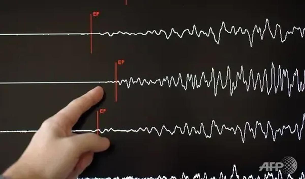 Pusat gempa berada di 284 km arah Pegunungan Bintang, Papua.&nbsp;