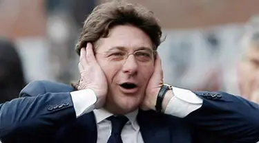 Sampdoria coach Walter Mazzarri reacts during their series A football match at Luigi Ferraris stadium in Genova on March 15, 2009. AFP PHOTO / FABIO MUZZI