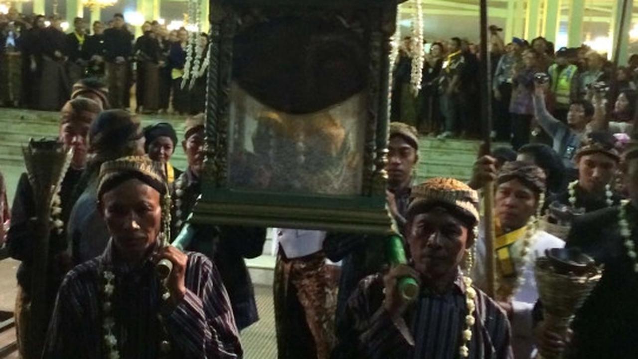 Menyaksikan kirab 1 Suro di Istana Mangkunegaran