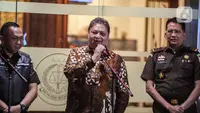 Airlangga menuntaskan 46 pertanyaan yang diberikan oleh Kejaksaan Agung (Kejagung).  (Liputan6.com/Faizal Fanani)