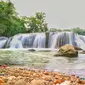 Bantar Gebang tak hanya identik dengan sampah, lokasi ini ternyata juga menyimpan keindahan curug yang makin hits di kalangan traveler. Foto: Andi Jatmiko/ Liputan6.com.