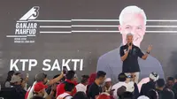 Ganjar Pranowo mensosialisasi salah satu program unggulannya, yakni KTP Sakti di Boyolali, Jawa Tengah, Sabtu (30/12/2023). (Foto: Tim Media Ganjar Pranowo)