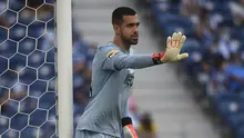 Diogo Costa. Kiper Portugal berusia 22 tahun ini menjadi andalan Porto usai dipromosikan dari Porto-B pada musim 2019/2020. Total telah bermain dalam 36 laga dengan torehan 15 clean sheet dan kebobolan 33 gol. Di level Timnas senior, ia baru melakukan debut pada 9 Oktober 2021. (AFP/Miguel Riopa)