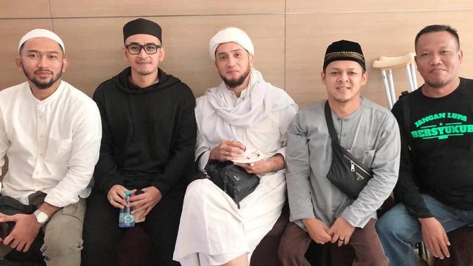 Gary Iskak berbusana muslim (Sumber: Instagram/iskak_gary)