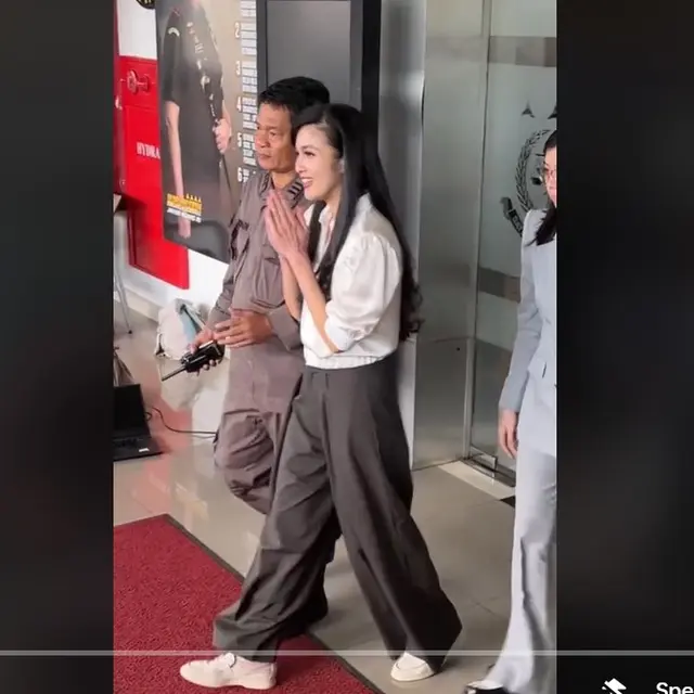 Sandra Dewi Pakai Sepatu Mewah Belasan Juta Rupiah Saat Jadi Saksi Kasus Dugaan Korupsi Harvey Moeis