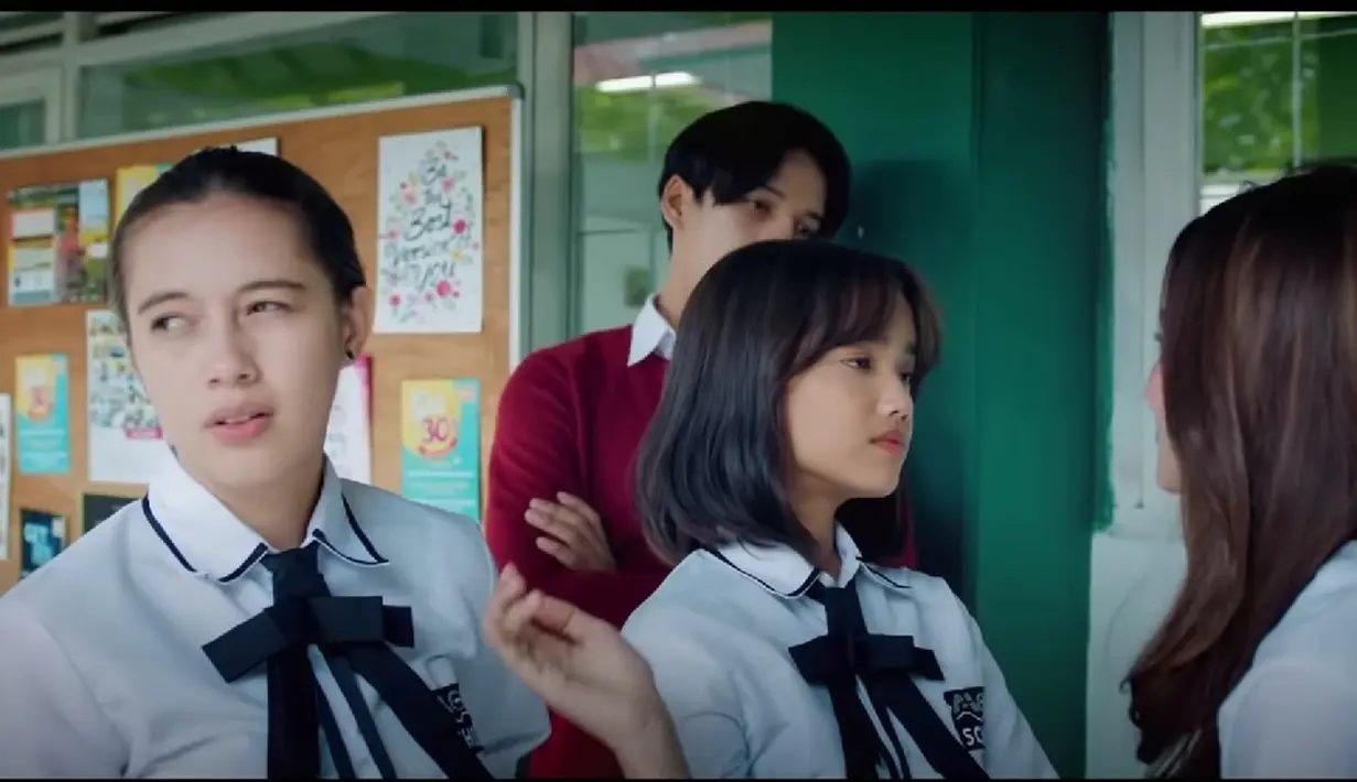 Akting Fujianti Utami Putri alias Fuji dalam film Bukan Cinderella. (Foto: Super Media Pictures via YouTube Cinepolis Indonesia) - 2