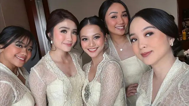 Febby Rastanty pakai kebaya putih (Instagram/febbyrastanty)