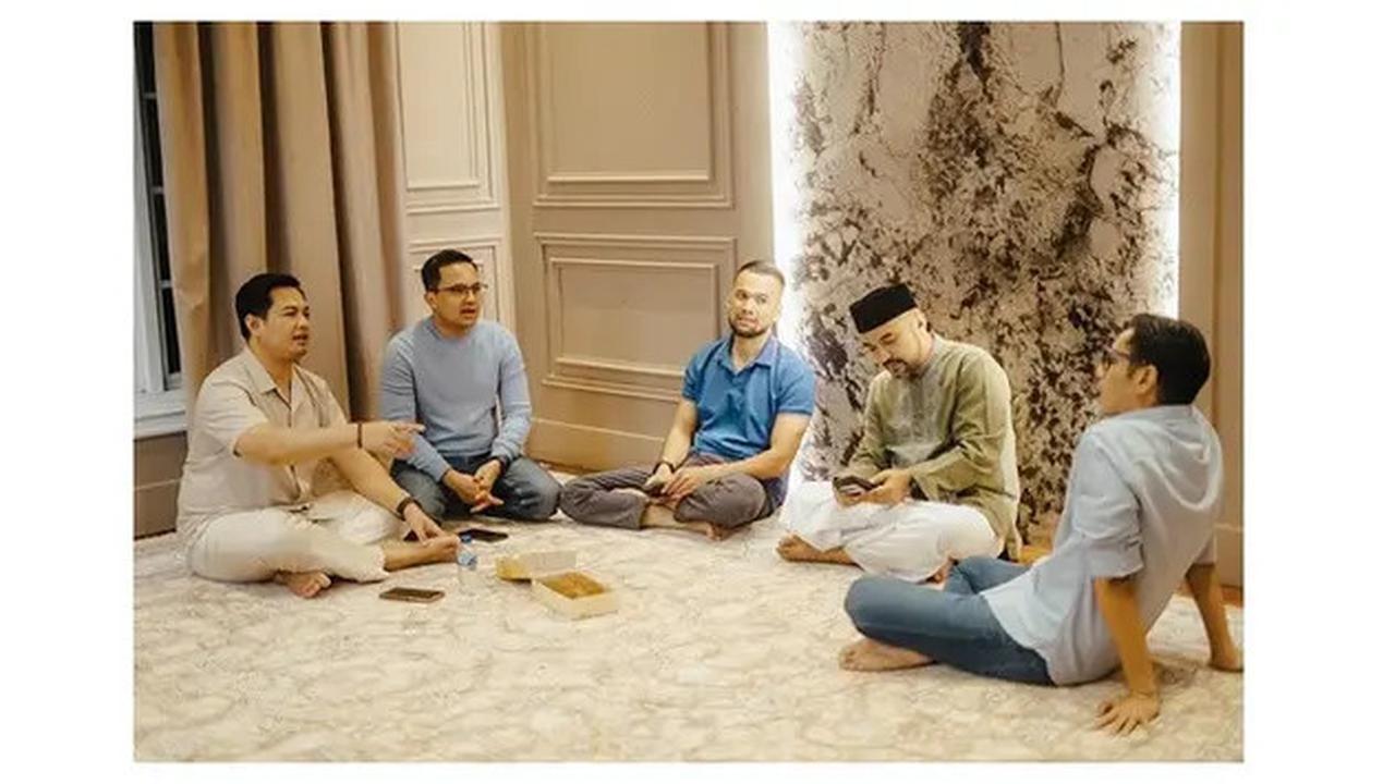 6 Potret Silaturahmi Artis di Rumah Teuku Wisnu dan Shireen Sungkar, Temu Kangen