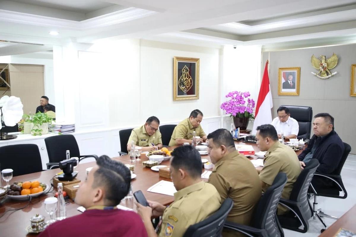 Mendagri Tito Karnavian saat Press Conference Kebijakan WFH bagi ASN/TNI/Polri dan pekerja swasta