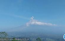 Semeru 5 Kali Erupsi Beruntun Pagi Ini, Letusan Capai 700 Meter
