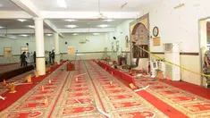 Kondisi bagian dalam masjid setelah terjadinya bom bunuh diri di Abha, Kamis (6/8/2015). Sedikitnya peristiwa ini menewaskan 15 orang. (REUTERS/Saudi Press Agency/Handout)