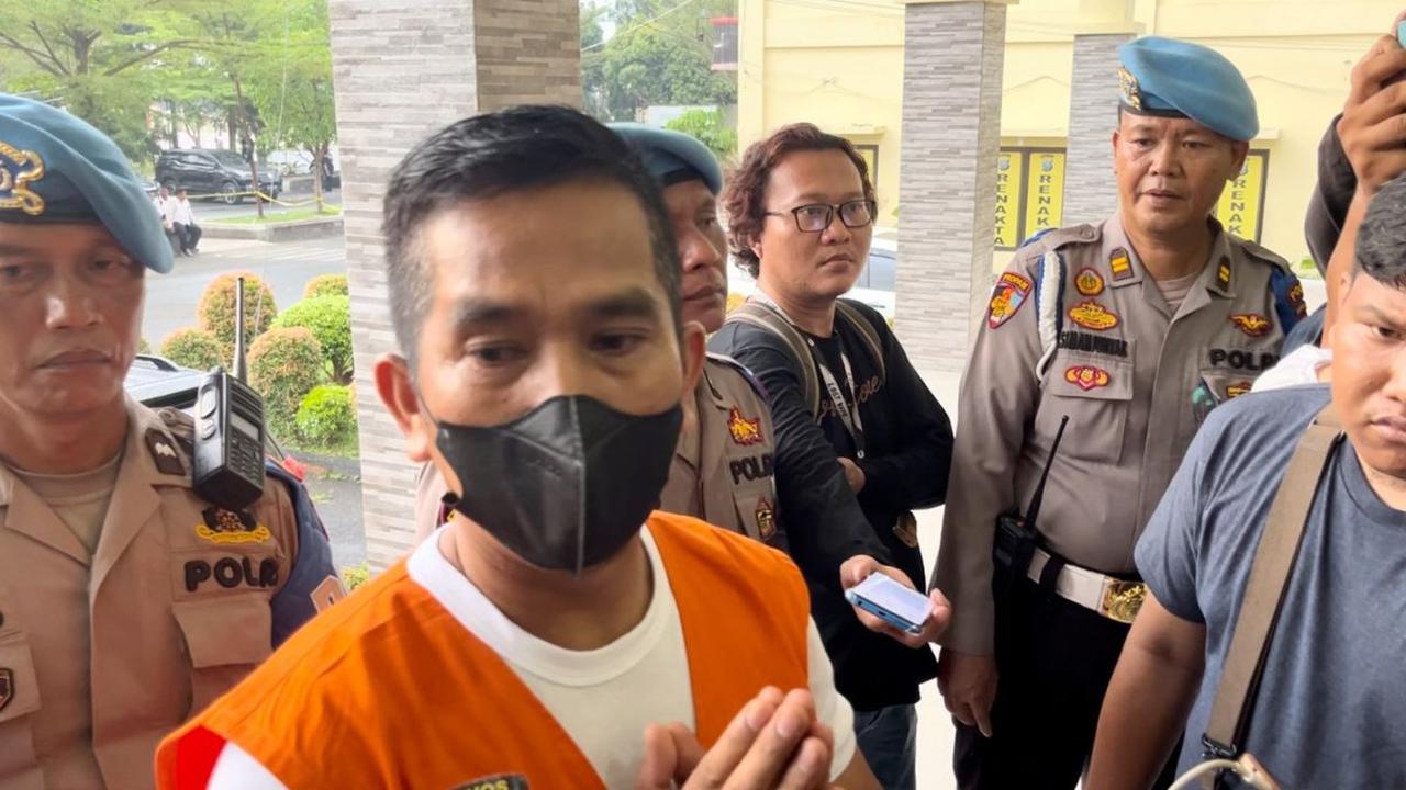 Dalam amar tuntutan, Achiruddin dinilai telah melanggar Pasal 35 ayat (1) juncto Pasal 56 ayat (2) KUHP karena terlibat tindak penganiayaan.<br>