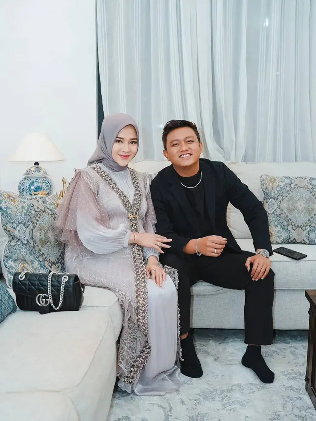 7 Potret Bella Bonita Berhijab di Pernikahan Putri Gus Kautsar Ini Curi Perhatian