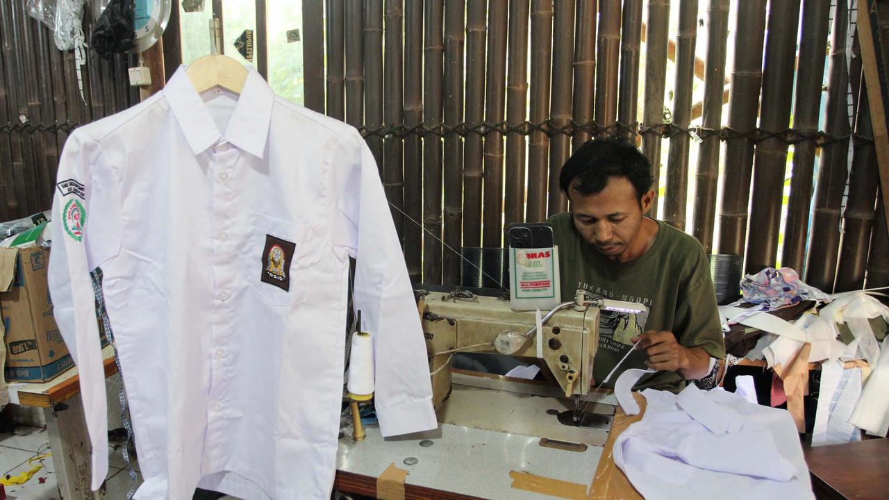 Pesanan Seragam Sekolah di Depok Menurun Jelang Tahun Ajaran
