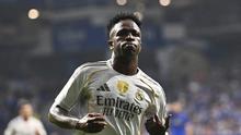 Vinicius Junior dari Real Madrid merayakan setelah memberi assist kepada rekannya, Kylian Mbappe, untuk mencetak gol dalam laga La Liga antara Real Oviedo dan Real Madrid di Stadion Carlos Tartiere, Oviedo, Spanyol, Minggu, 24 Agustus 2025. (AP Photo/Miguel Oses)