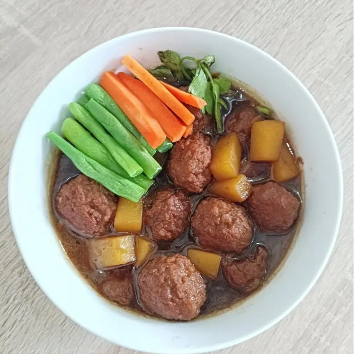 Resep semur bola-bola daging sapi untuk lengkapi sajian Iduladha. (dok. Cookpad @Hanakurniawan)