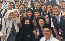 Alan Walker Kunjungi Guru dan Siswa Al-Azhar Medan yang Viral