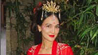 Luna Maya Bagikan Foto Bridal Shower di Shanghai, Elegan Pakai Gaun Tradisional Tiongkok.&nbsp; (dok.Instagram @lunamaya/https://www.instagram.com/p/DJOjjStPKtE/Henry)