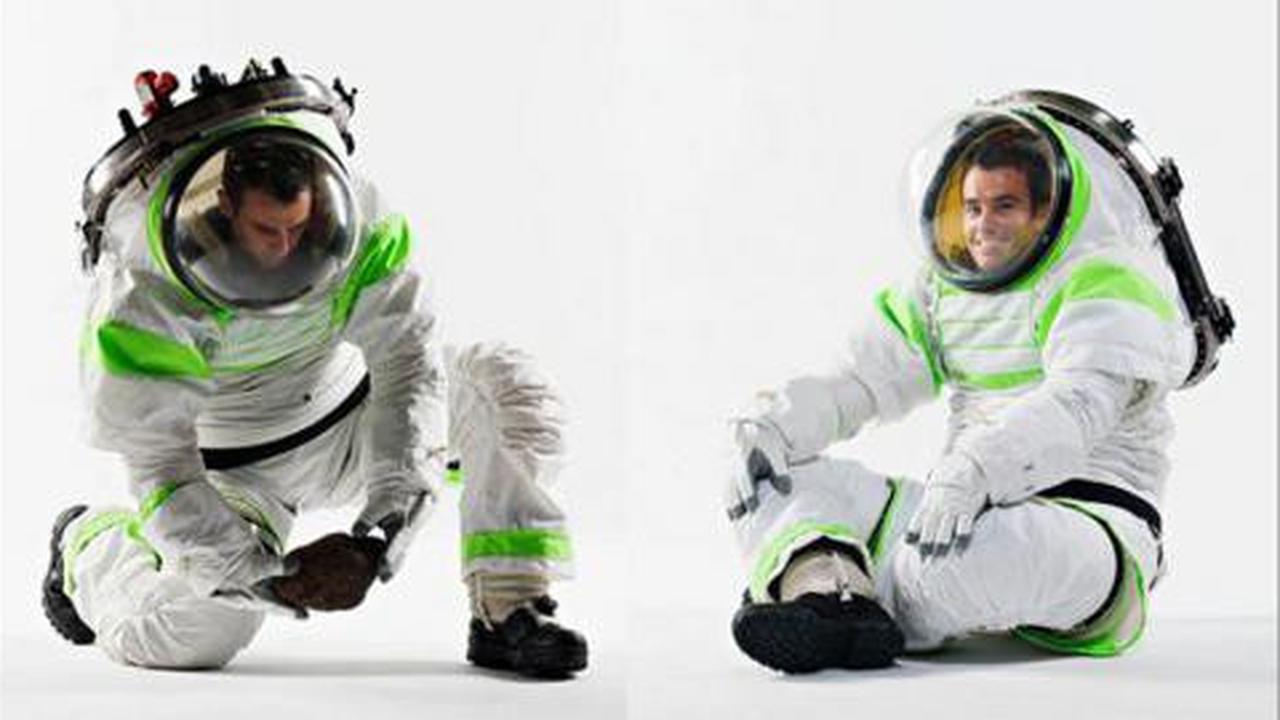 Baju antariksa NASA mirip karakter Toys Story