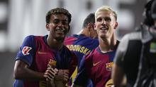 Dani Olmo (kanan) dan Lamine Yamal, merayakan gol kedua Barcelona dalam kemenangan 2-1 atas Rayo Vallecano di Vallecas Stadium, Rabu (28/8/2024) dini hari WIB. (AP Photo/Manu Fernandez)