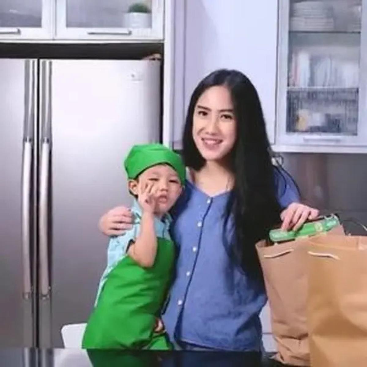 Dapur Mewah Serba Silver di Rumah Tamara Tyasmara, Modelnya Modern Bak Restoran yang Elegan