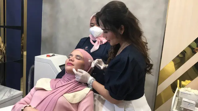 Aldila Jelita bersama dr. Hawa Kristina Glandy.