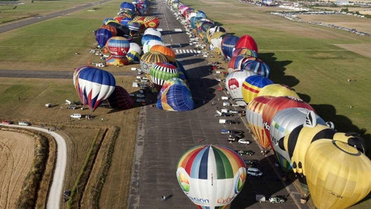 Festival balon udara hiasi langit Prancis