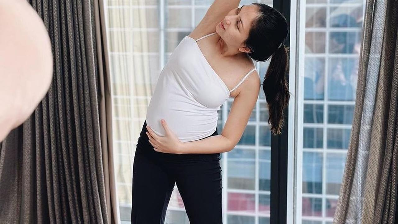 Deretan Momen Jessica Mila Tampak Mengikuti Kelas Prenatal Yoga Untuk Persiapan Menjadi Ibu, Ditemani Oleh Yakup Hasibuan