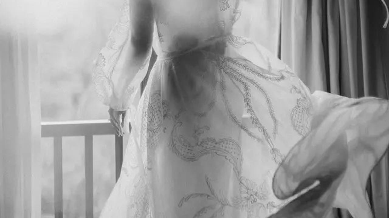 Menilik Detail Model Bridal Robe Luna Maya, Elegan Penuh Makna Filosofis
