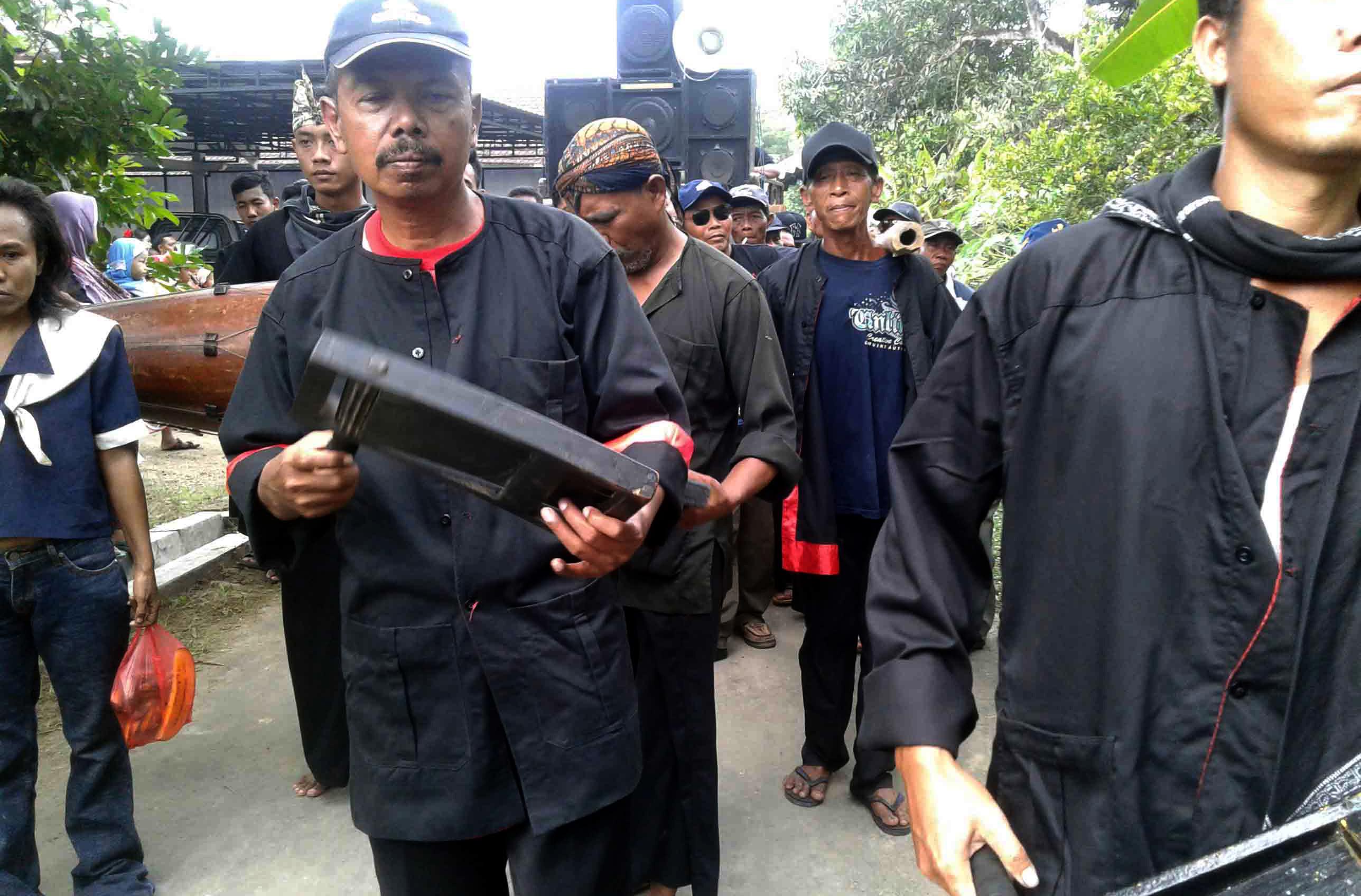 Salah satu alat musik yang membedakan dongkrek dengan kesenian lainnya adalah okrek. (Liputan6.com/Dian Kurniawan)