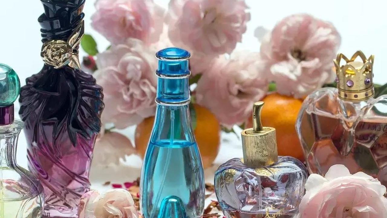 Pada jenis parfum ini, kandungan minyak esensialnya sebanyak 20-30% sehingga tak heran parfum dengan formula ini memiliki aroma yang lebih wangi dan mampu bertahan lama hingga seharian ketika dipakai.
