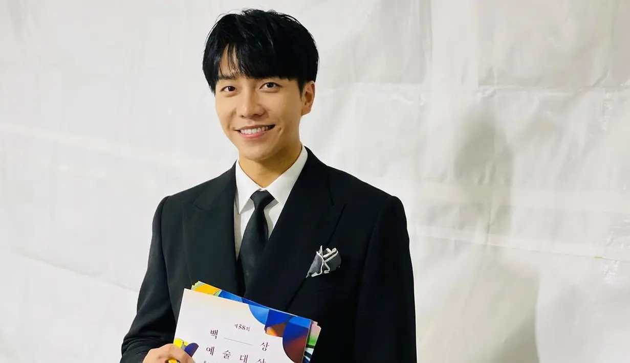 <p>Selain itu, untuk debut layar lebarnya, Lee Seung Gi berakting di film yang berjudul LOVE FORECAST pada tahun 2015. (FOTO: instagram.com/leeseunggi.official/)</p>