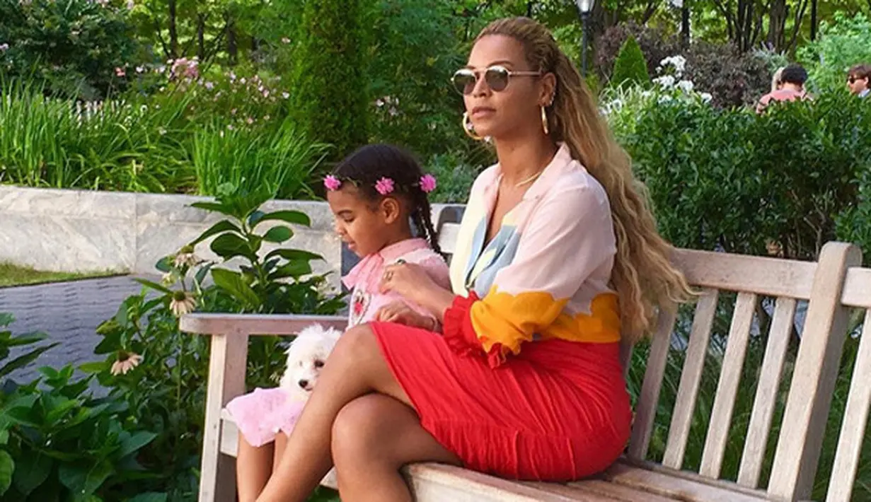 Beyonce, belum lama ini telah melahirkan anak kembarnya yang diberi nama Sir Carter dan Rumi. Antusias dan kebahagiaan ternyata tak hanya dirasakan oleh ibu tiga anak ini dan Jay Z, suaminya. (Instagram/beyonce)