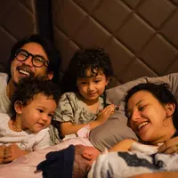 Fandy Christian dan Dahlia Poland kini tengah berbahagia. Pasalnya anak ketiga mereka yang dinantikan telah lahir. Jumat (9/10/2020), Dahlia telah melahirkan bayinya yang berjenis kelamin laki-laki. (Instagram/dahliachr)