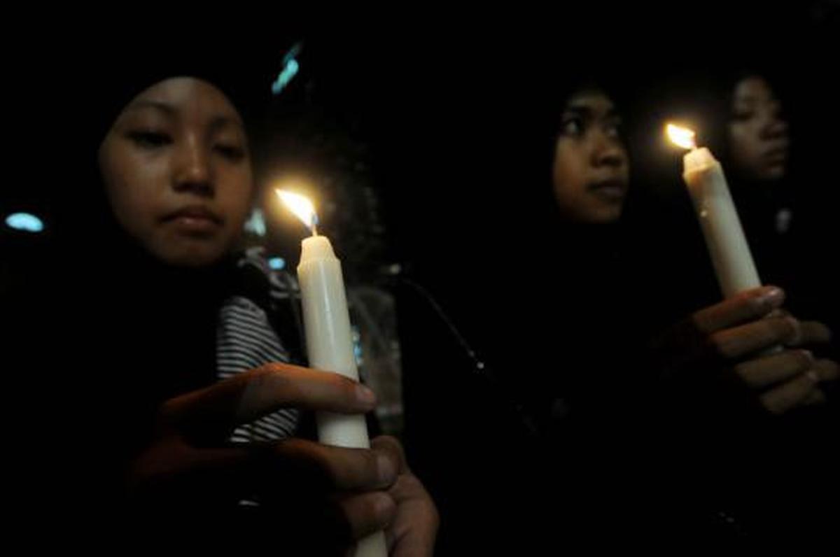 Aksi lilin antikorupsi di Bundaran HI