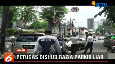 Protes yang terjadi antara pemilik kendaraan dengan petugas saat berlangsungnya razia parkir liar di tepi dan bahu jalan memang kerap terjadi.