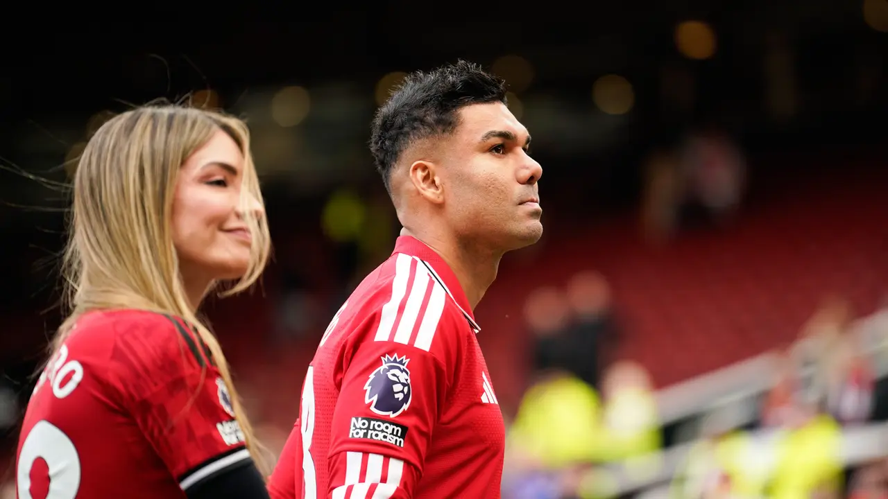 Foto: Momen Haru Perpisahan Casemiro Bersama Manchester United