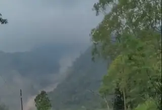Viral Gunung Ranaka Longsor (Istimewa)