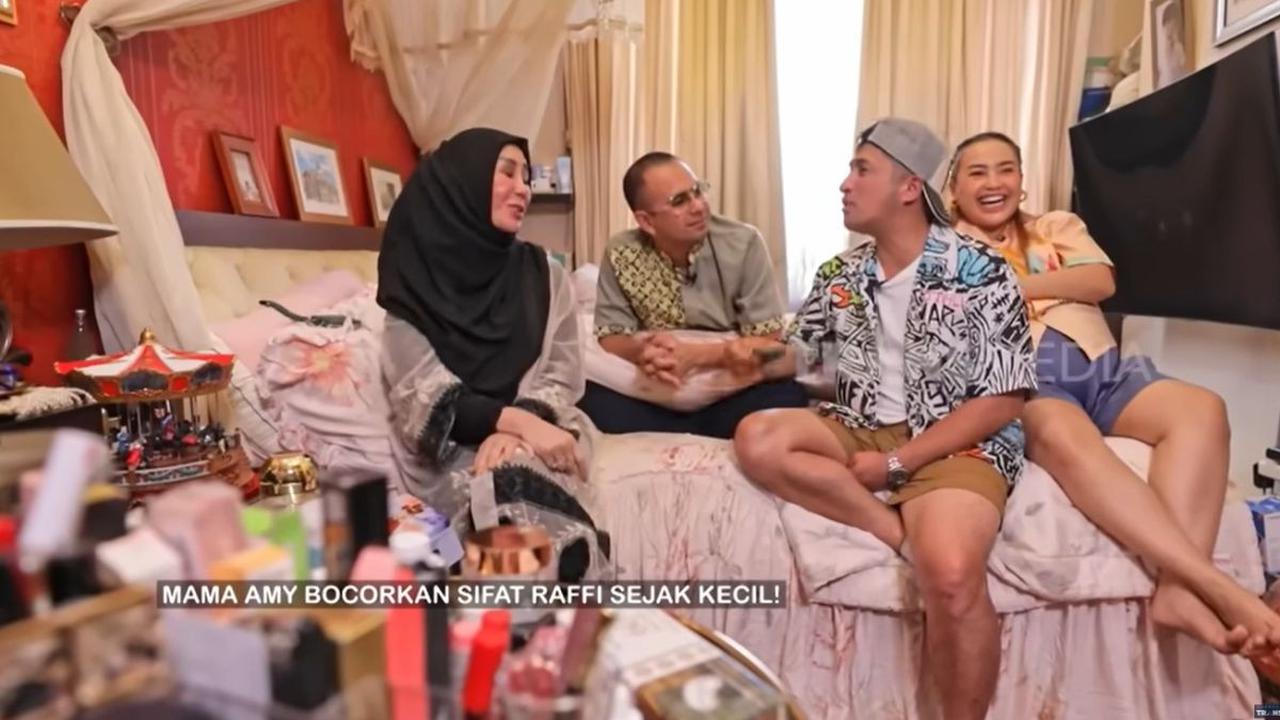 Mama Amy menyampaikan pesan bijak soal kesibukan Raffi sekarang.