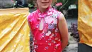 Turki adalah negara yang mengalami empat musim, tak heran Isabella mengaku kepanasan berada di Bali. Meskipun panas, gadis cantik dalam baju pink ini suka berada di Pulau Dewata. (Deki Prayoga/Bintang.com)