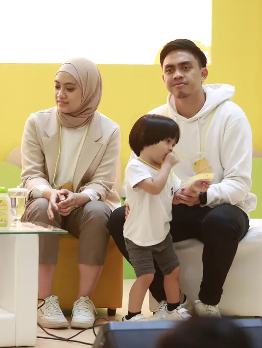 Ayudia Bing Slamet dan Ditto Percussion