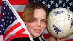 Danny Guthrie saat berusia 16 tahun jelang laga pra musim tahun 2003 di Amerika Serikat bersama Manchester United. (Shropshire Star)