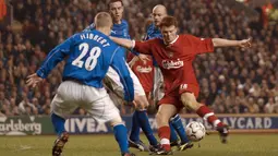 John Arne Riise. Eks Bek kiri Norwegia berusia 42 tahun yang telah pensiun pada Januari 2018 bersama Chennaiyin FC ini tercatat pernah berseragam Liverpool selama 7 musim mulai 2000/2001 hingga 2007/2008. Pada tiga musim pertama ia menggunakan jersey bernomor punggung 18, sementara 4 musim sisanya ia memilih nomor punggung 6. Bersama Liverpool ia total bermain dalam 348 laga di semua ajang dengan torehan 31 gol dan 33 assist. (AFP/Paul Barker)