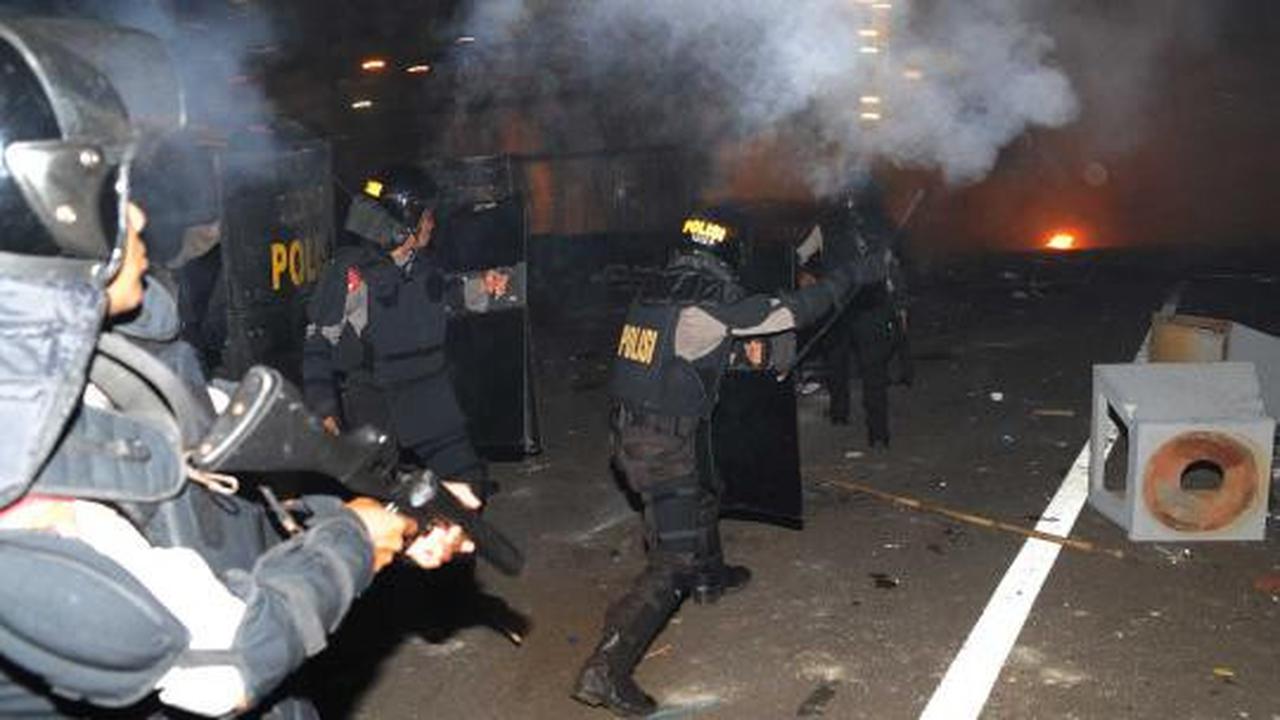 Demonstran di DPR kocar-kacir
